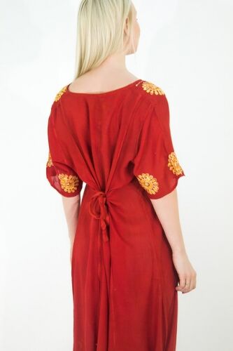 Красное платье с вышивкой "Модель 3"