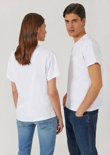 Белая классическая футболка из хлопка