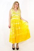 Платье желтое с резинкой на талии